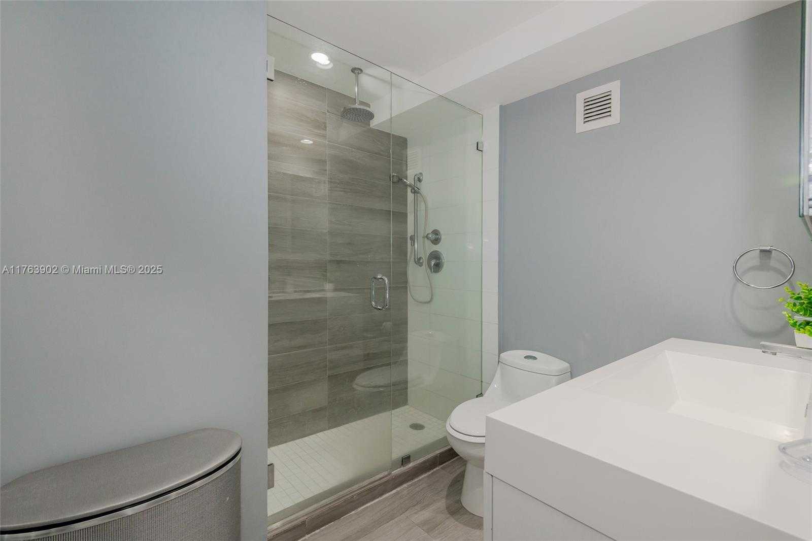 Small Image of 1200 WEST AVE #605, Miami Beach Number 25