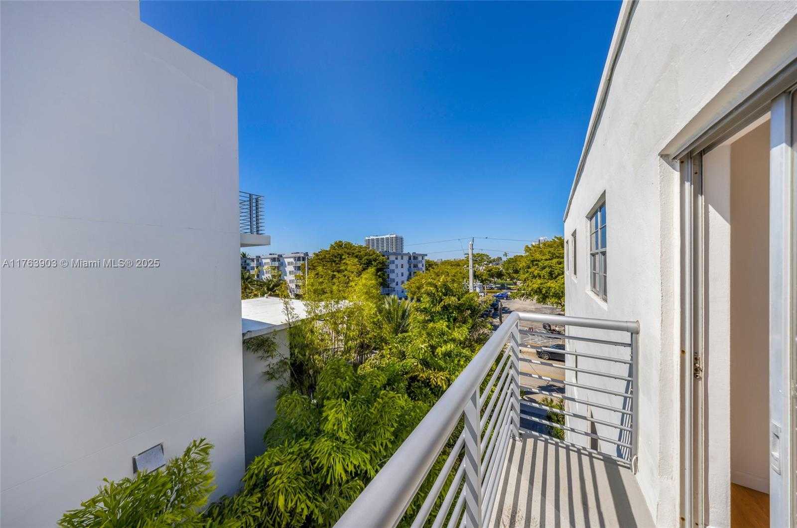 Small Image of 1880 SOUTH TREASURE DR #4M, North Bay Village Number 13