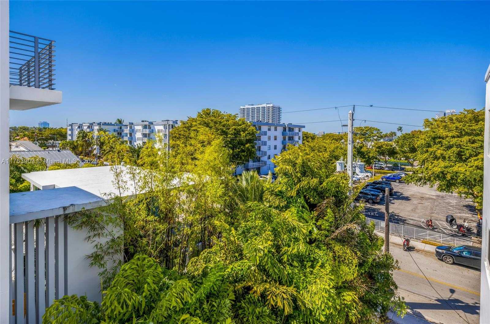 Small Image of 1880 SOUTH TREASURE DR #4M, North Bay Village Number 14