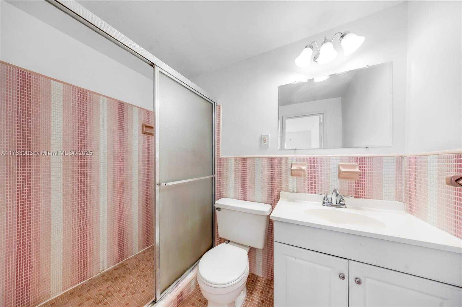 Small Image of 1880 SOUTH TREASURE DR #4M, North Bay Village Number 24