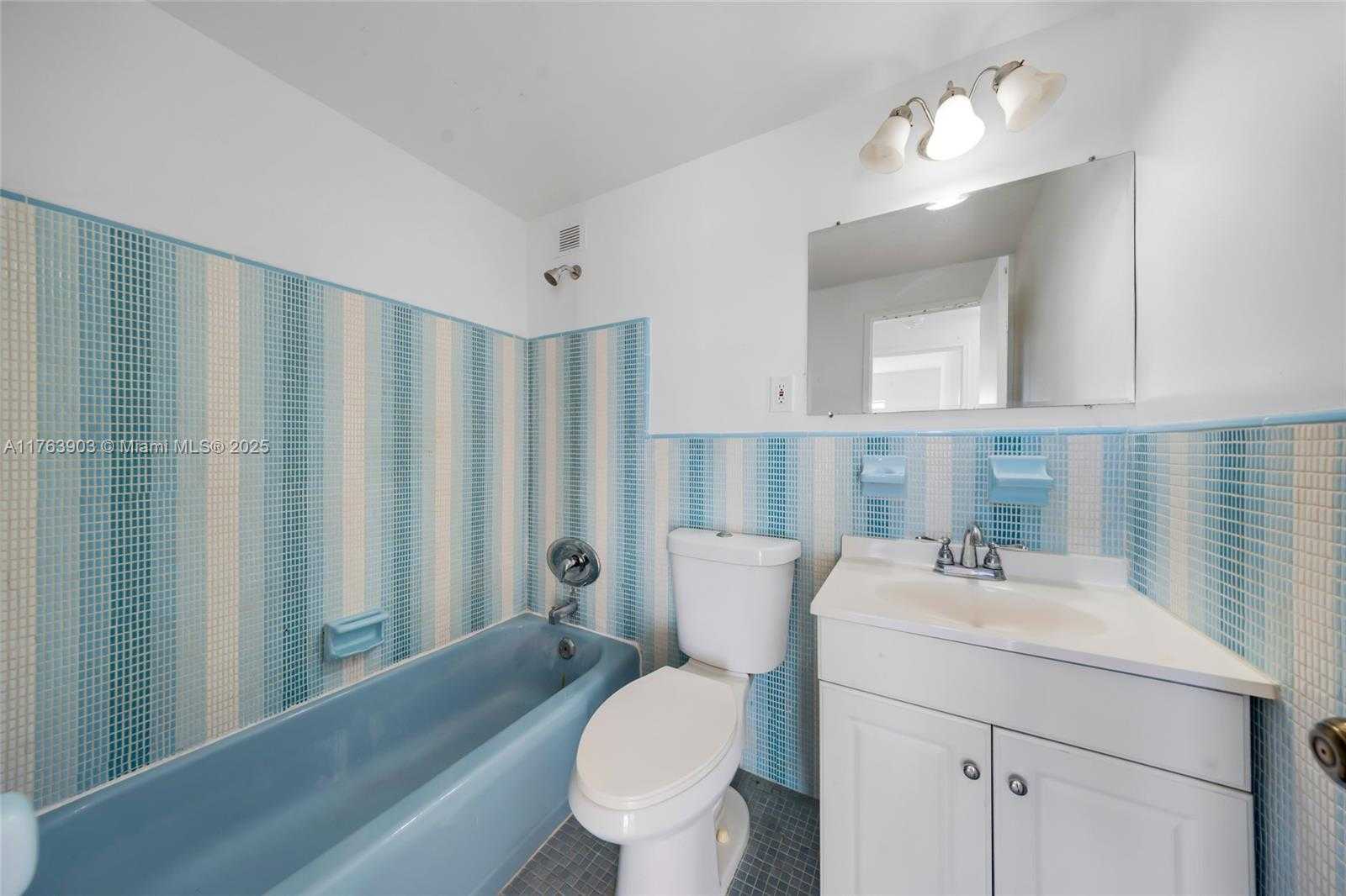 Small Image of 1880 SOUTH TREASURE DR #4M, North Bay Village Number 25