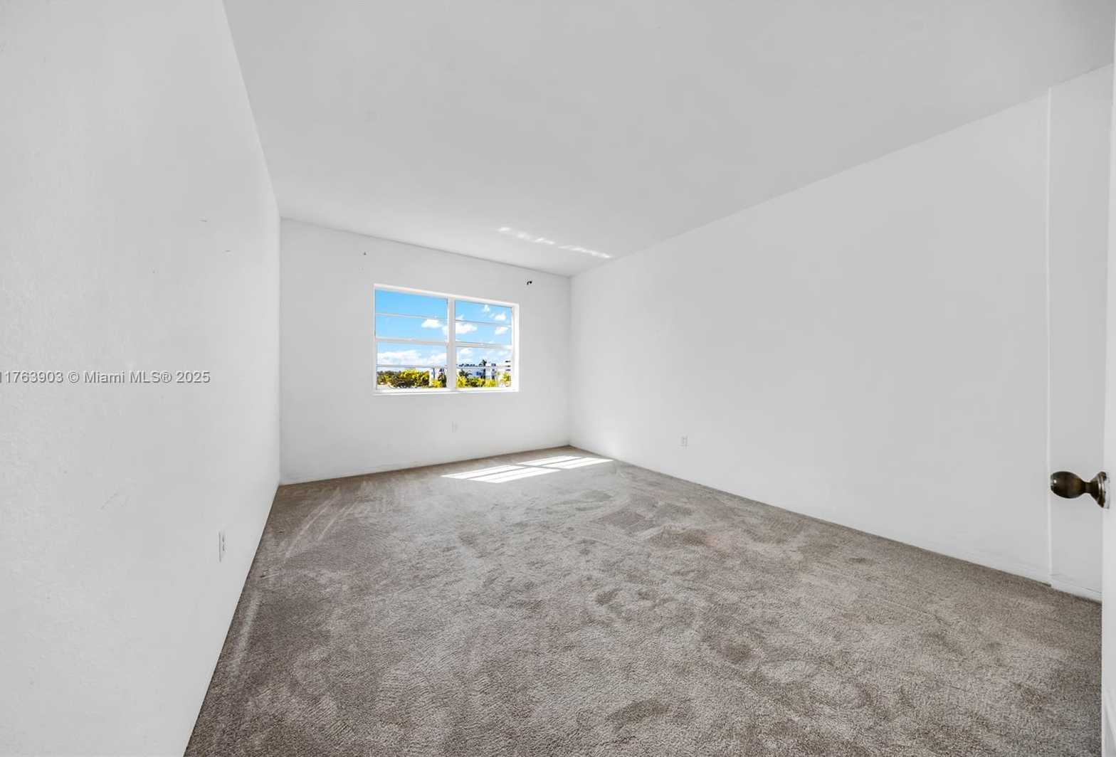 Small Image of 1880 SOUTH TREASURE DR #4M, North Bay Village Number 26