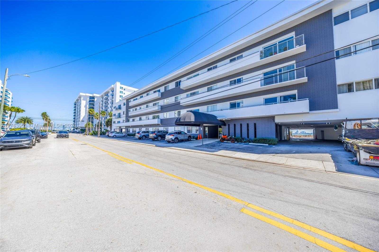 Small Image of 1880 SOUTH TREASURE DR #4M, North Bay Village Number 34