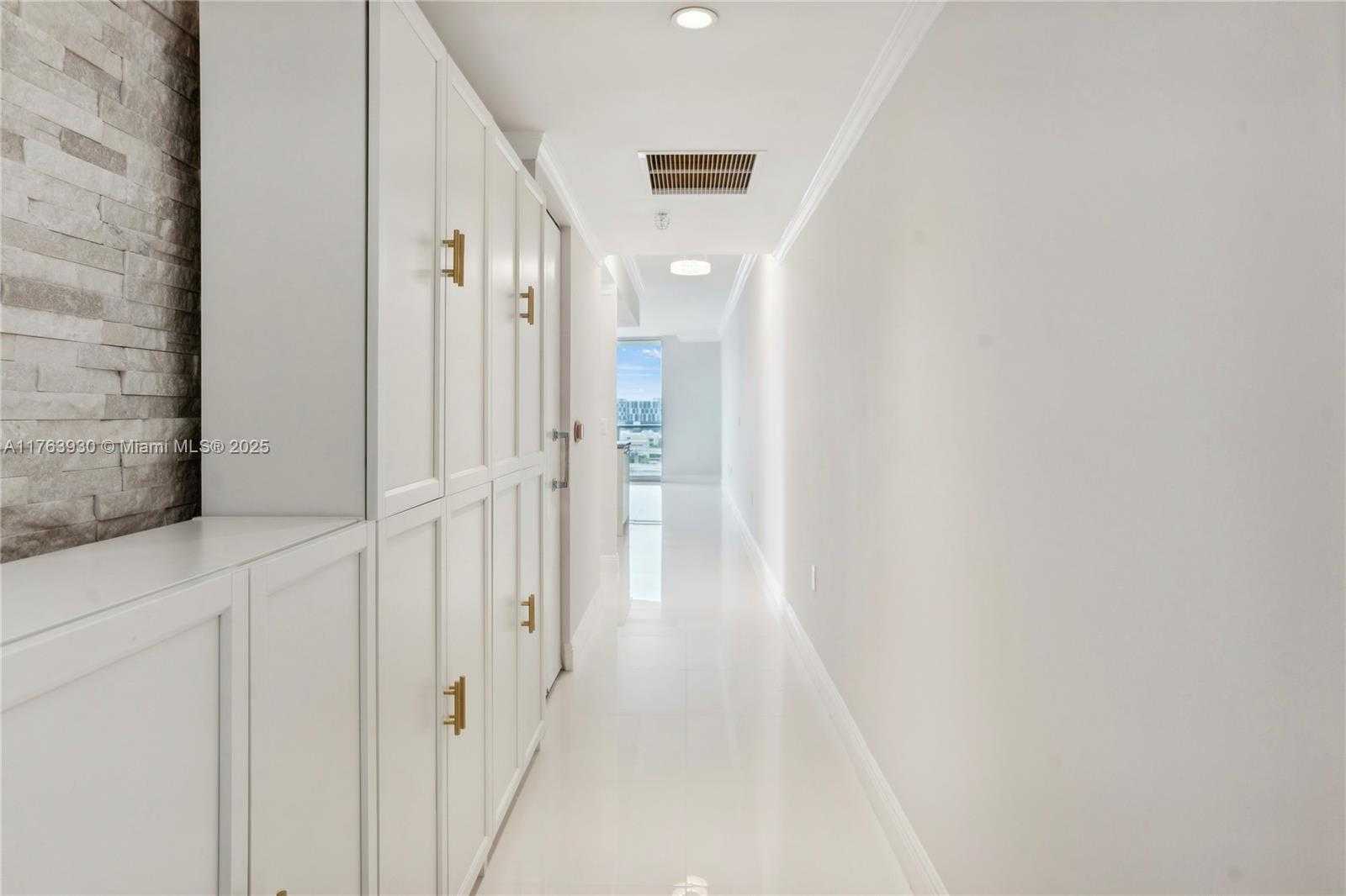 Small Image of 185 SOUTH WEST 7TH ST #1401, Miami Number 2