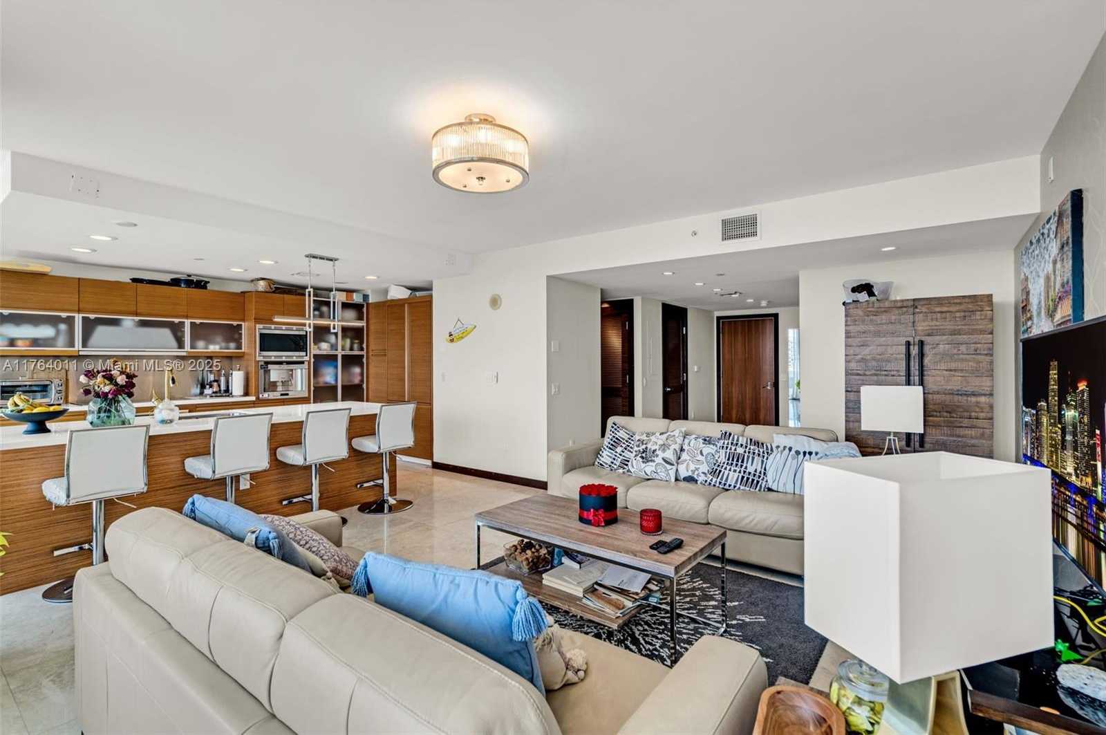 Small Image of 5875 COLLINS AVE #1704, Miami Beach Number 10