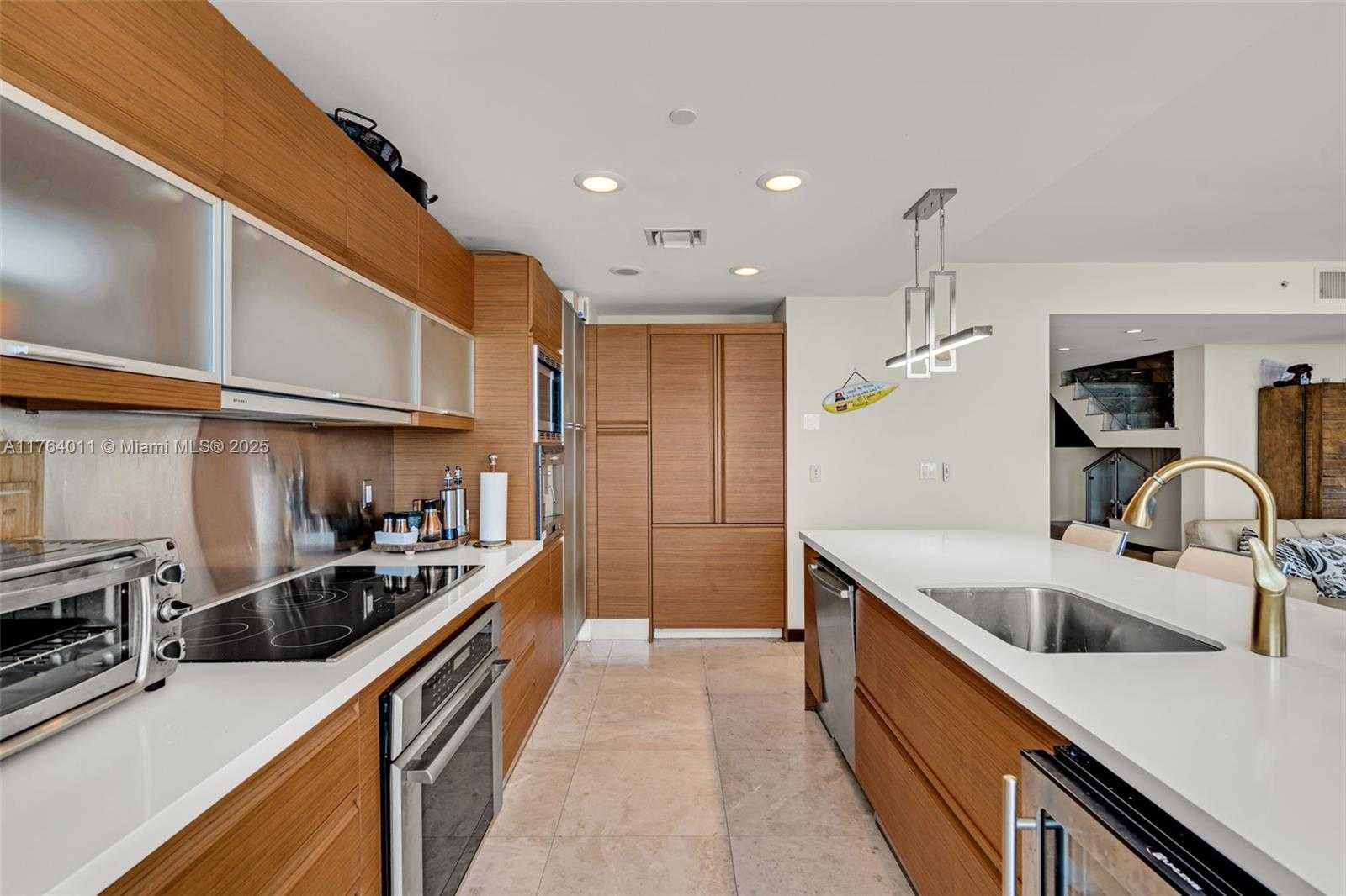 Small Image of 5875 COLLINS AVE #1704, Miami Beach Number 12