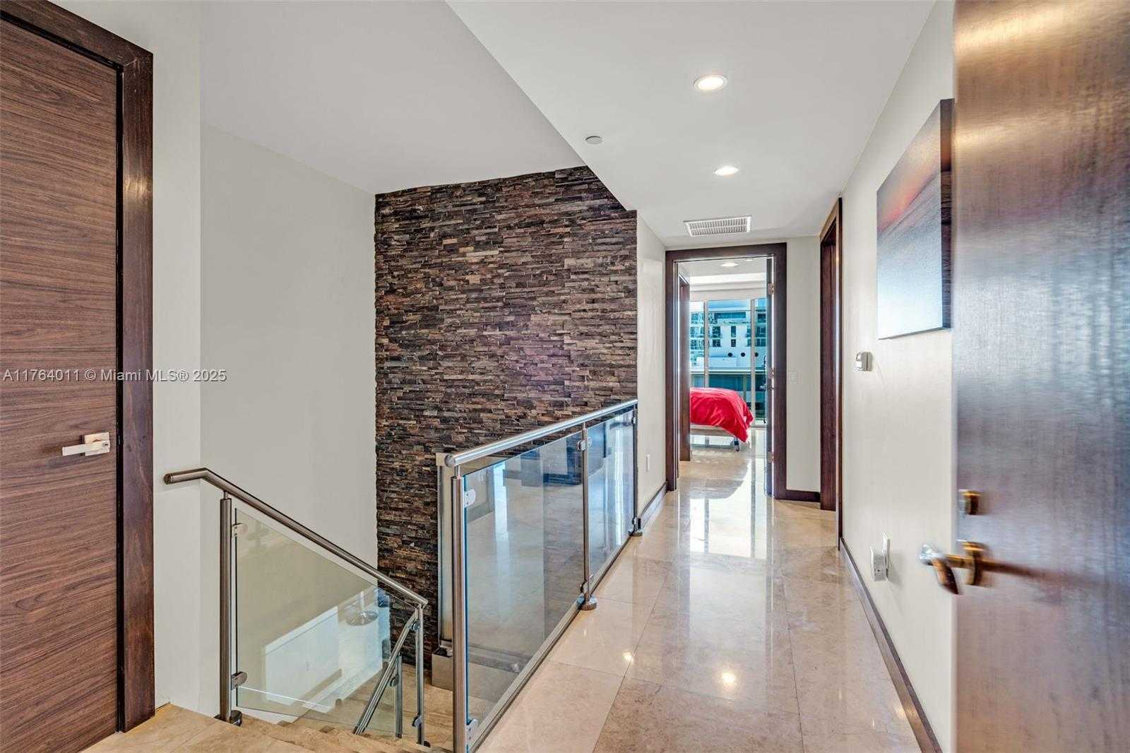 Small Image of 5875 COLLINS AVE #1704, Miami Beach Number 14