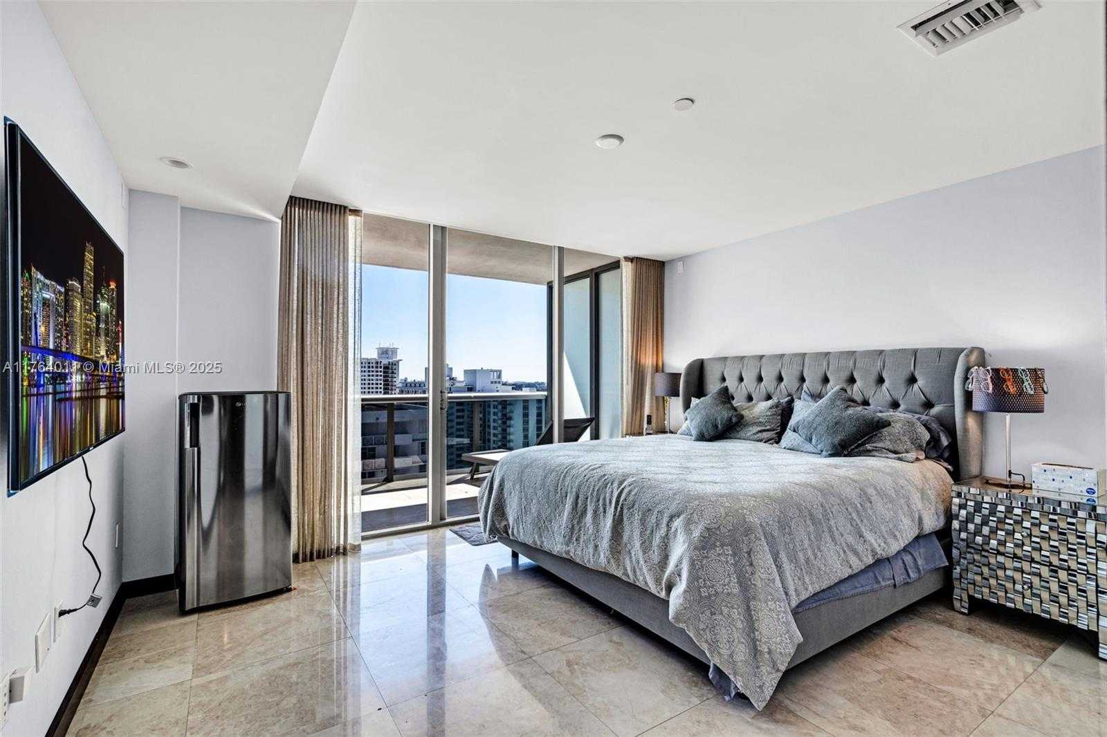 Small Image of 5875 COLLINS AVE #1704, Miami Beach Number 20