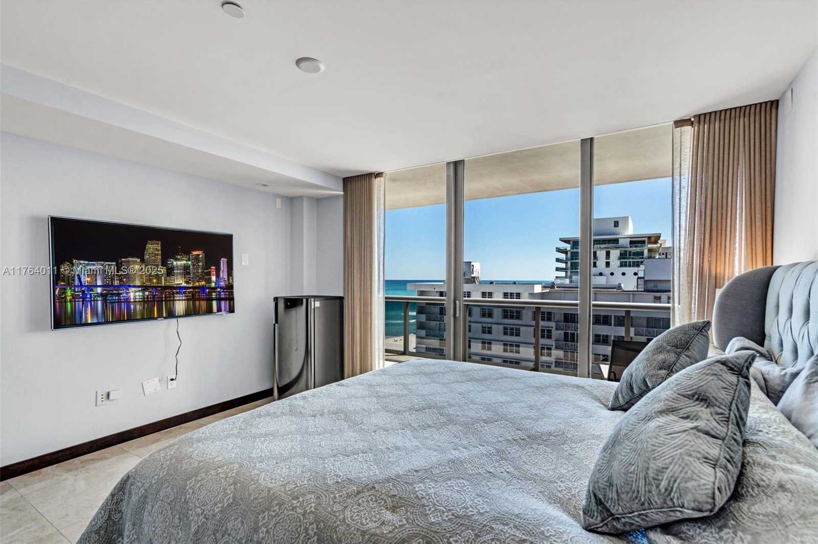 Small Image of 5875 COLLINS AVE #1704, Miami Beach Number 21