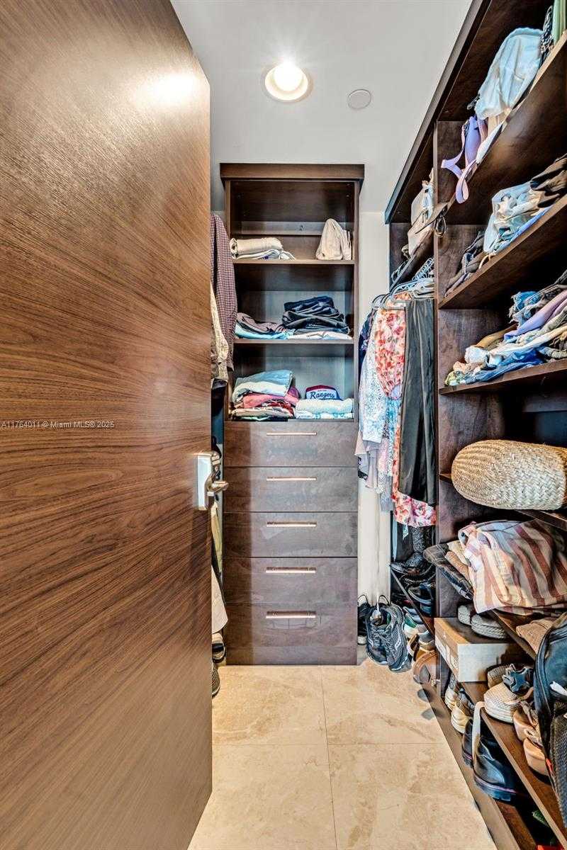 Small Image of 5875 COLLINS AVE #1704, Miami Beach Number 32