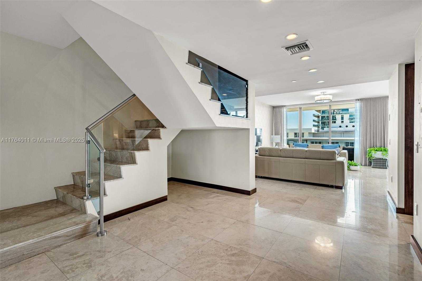 Small Image of 5875 COLLINS AVE #1704, Miami Beach Number 7