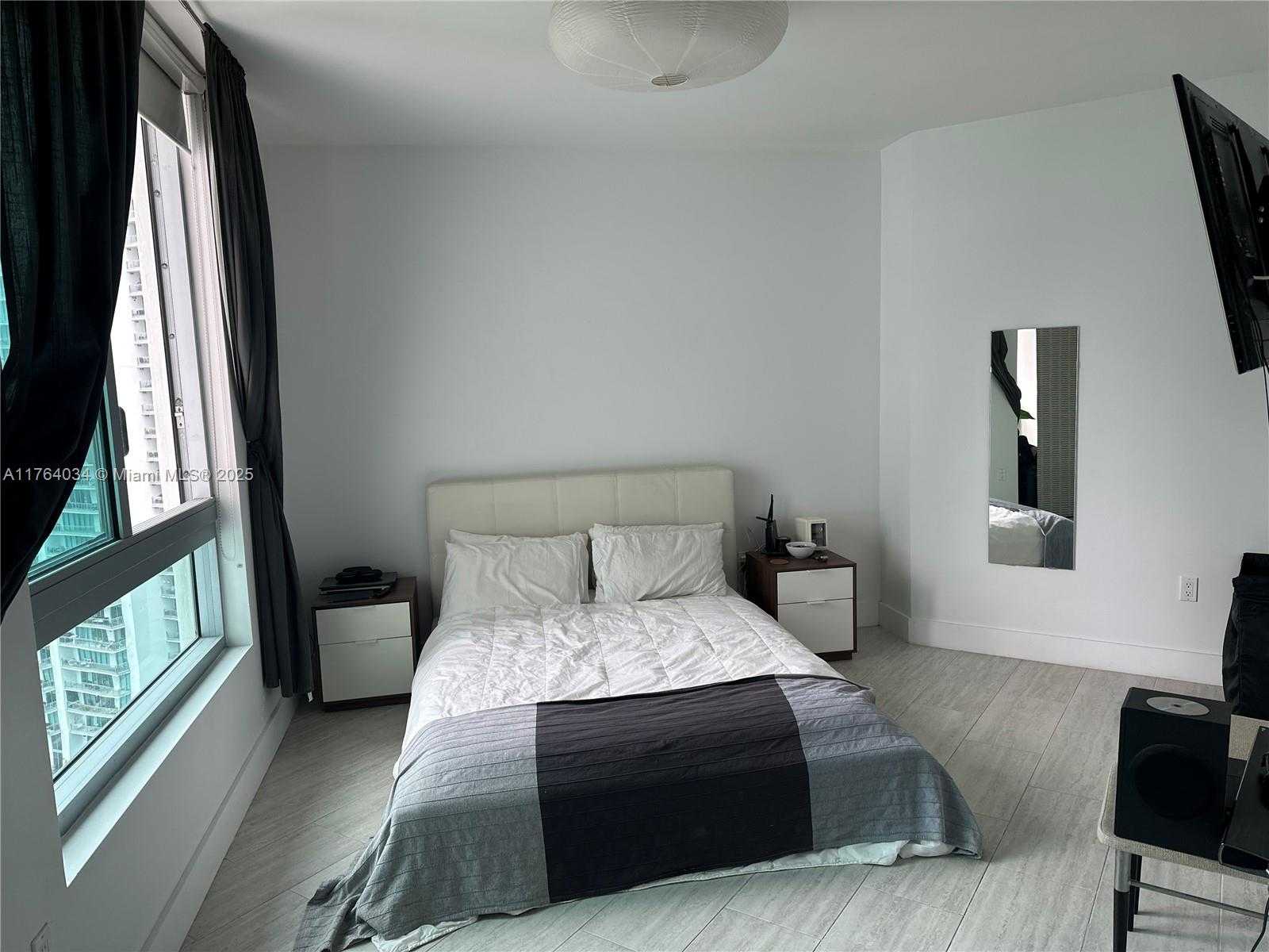 Small Image of 350 SOUTH MIAMI AVE #2712, Miami Number 4