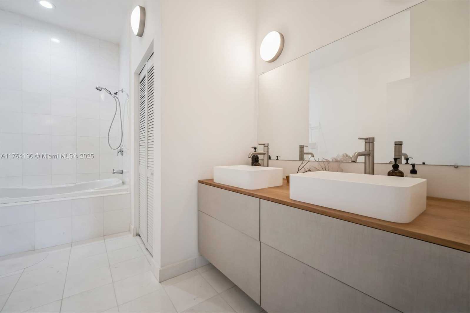 Small Image of 2001 MERIDIAN AVE #512, Miami Beach Number 12