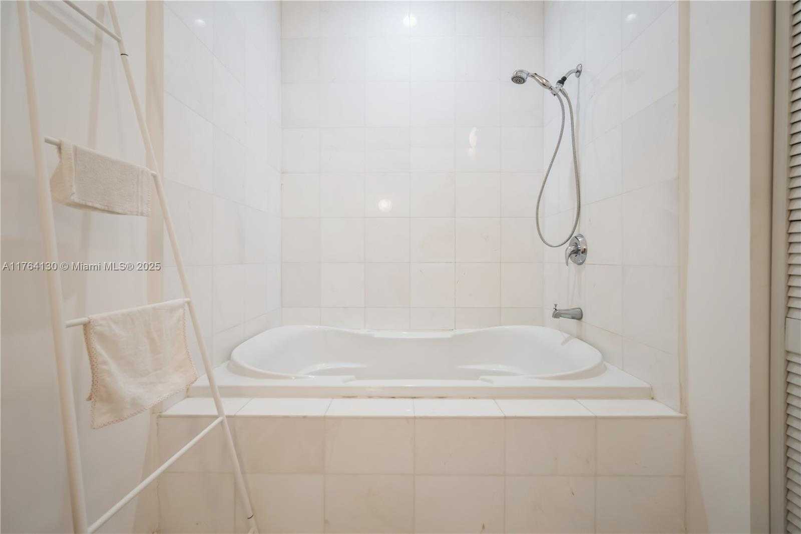 Small Image of 2001 MERIDIAN AVE #512, Miami Beach Number 13