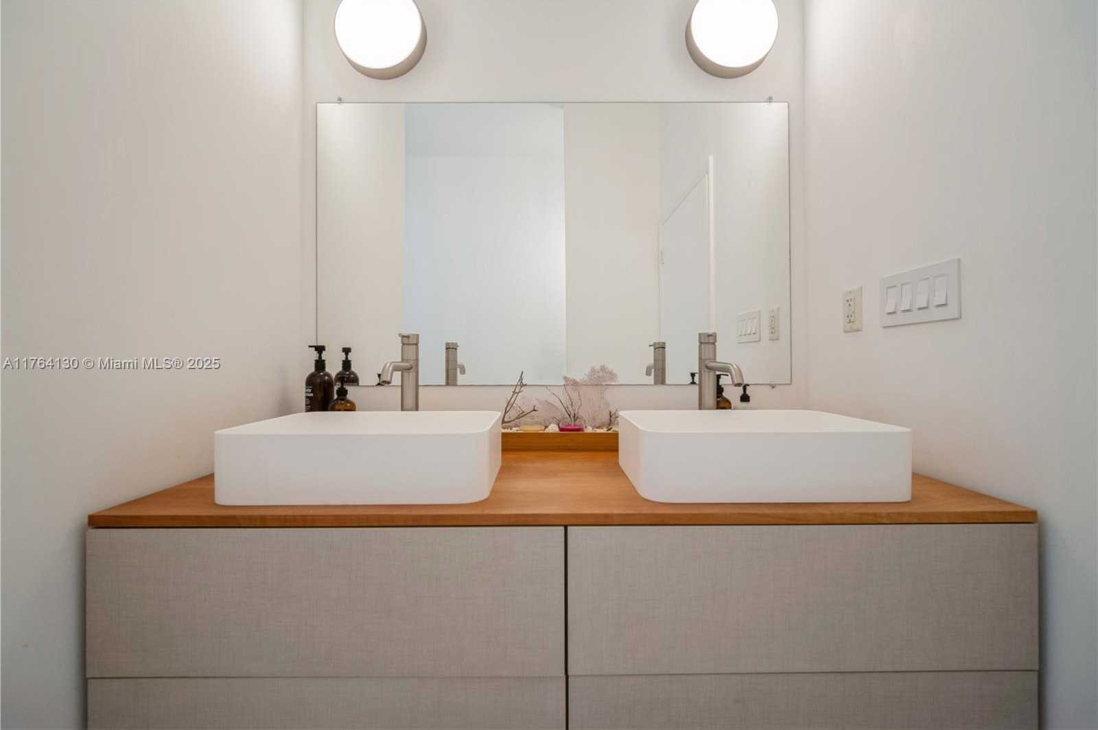 Small Image of 2001 MERIDIAN AVE #512, Miami Beach Number 14