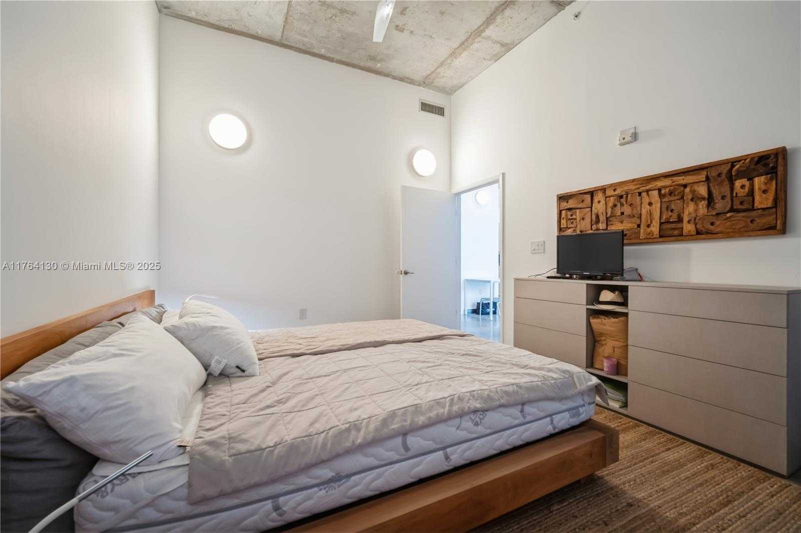 Small Image of 2001 MERIDIAN AVE #512, Miami Beach Number 17