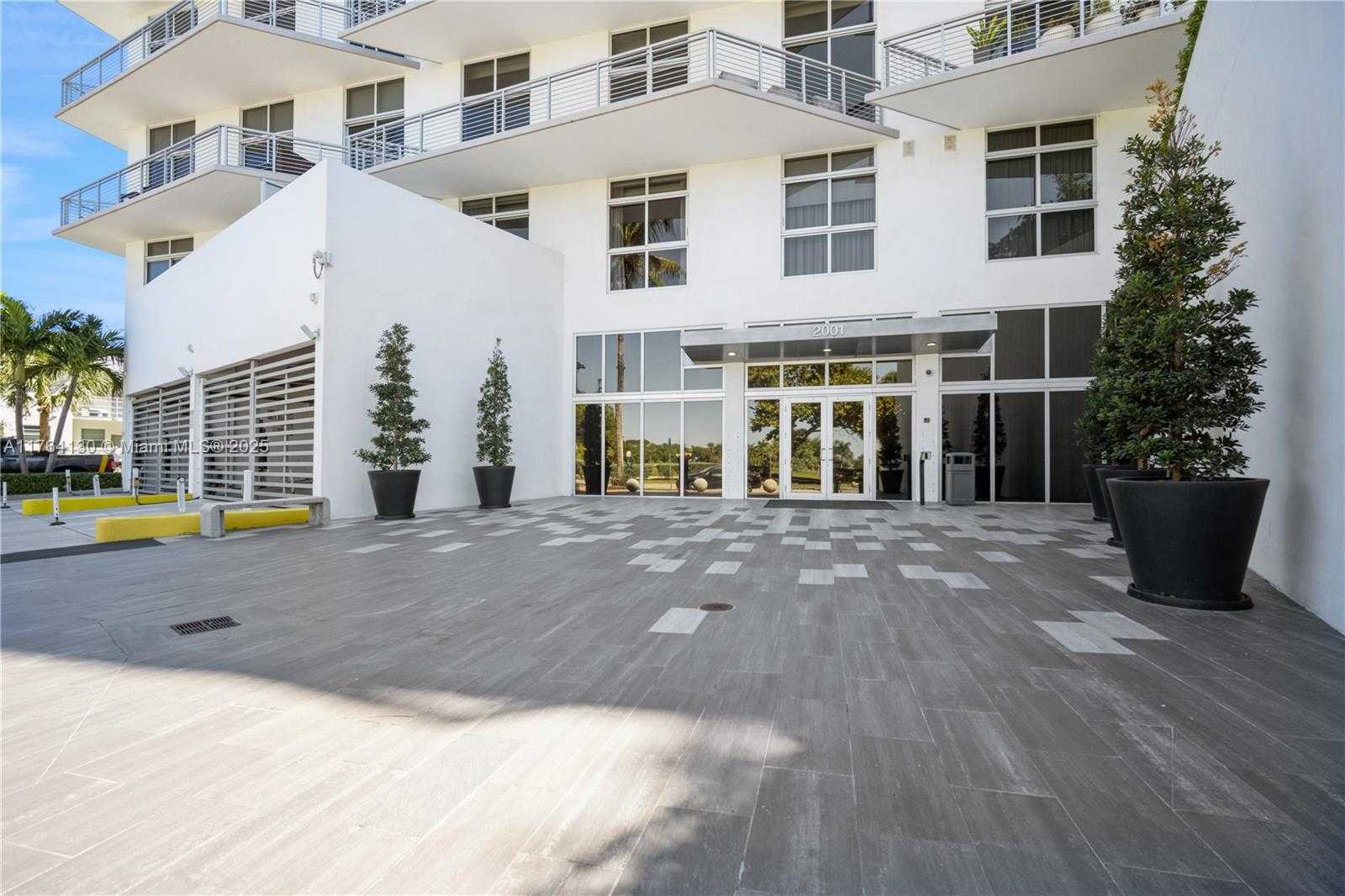 Small Image of 2001 MERIDIAN AVE #512, Miami Beach Number 25