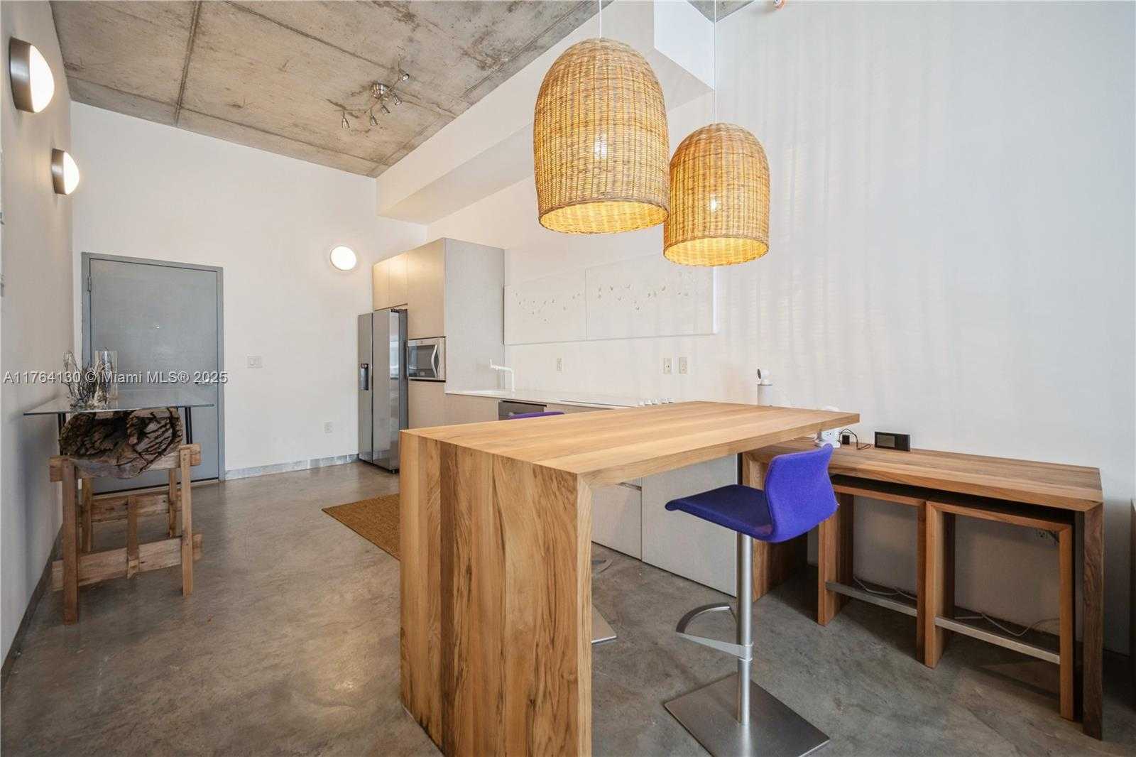 Small Image of 2001 MERIDIAN AVE #512, Miami Beach Number 3