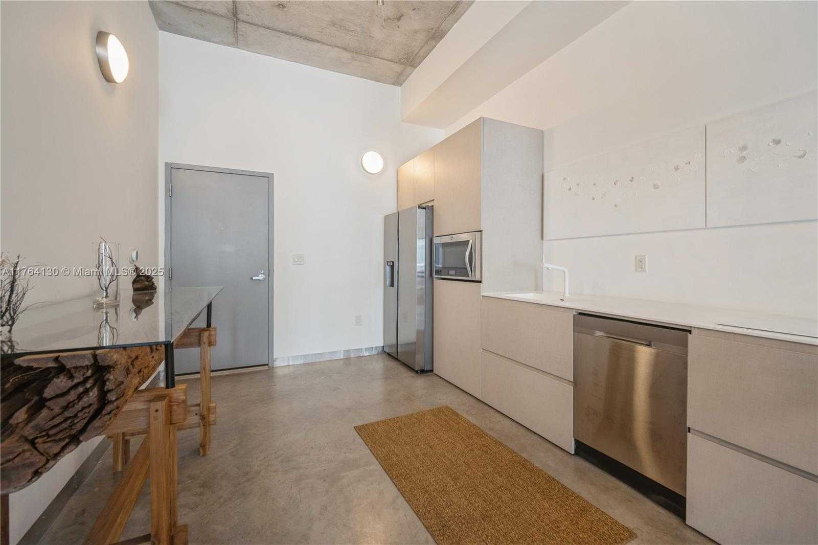 Small Image of 2001 MERIDIAN AVE #512, Miami Beach Number 4