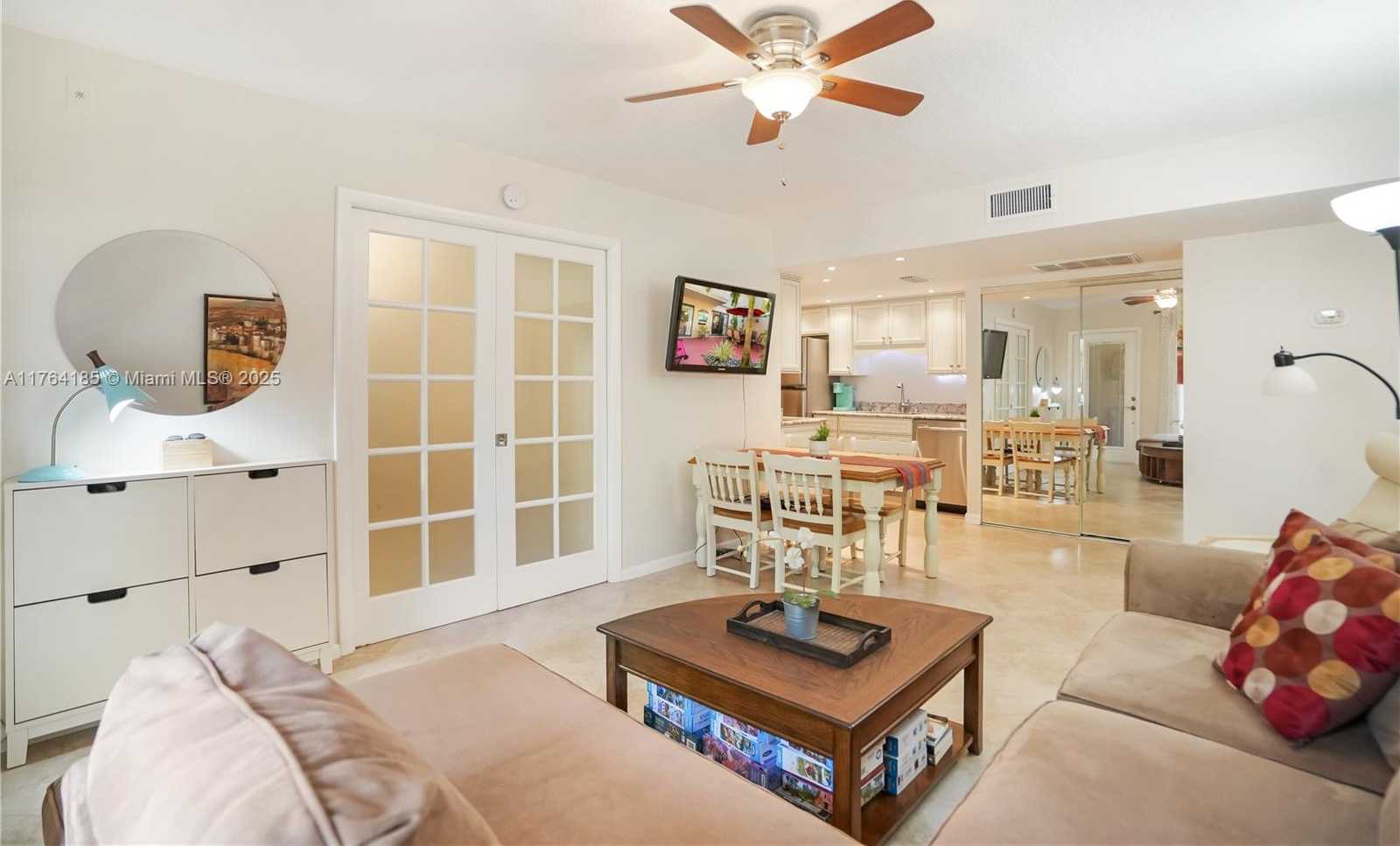 Small Image of 614 EXECUTIVE CENTER DR #102, West Palm Beach Number 11