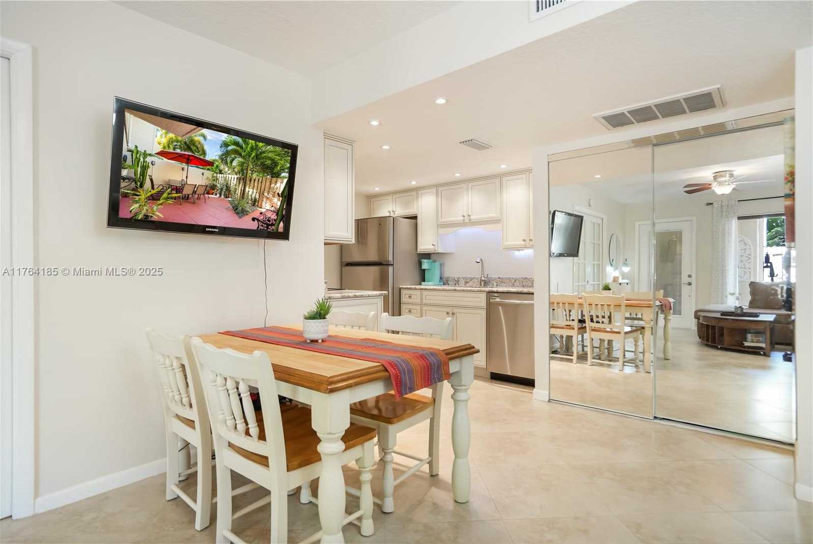 Small Image of 614 EXECUTIVE CENTER DR #102, West Palm Beach Number 12