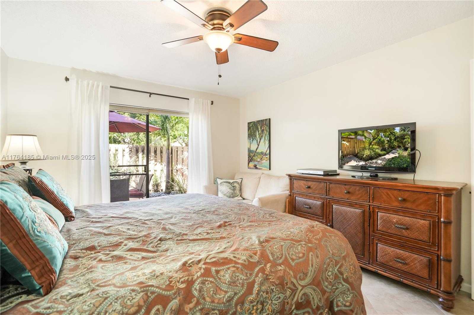 Small Image of 614 EXECUTIVE CENTER DR #102, West Palm Beach Number 15