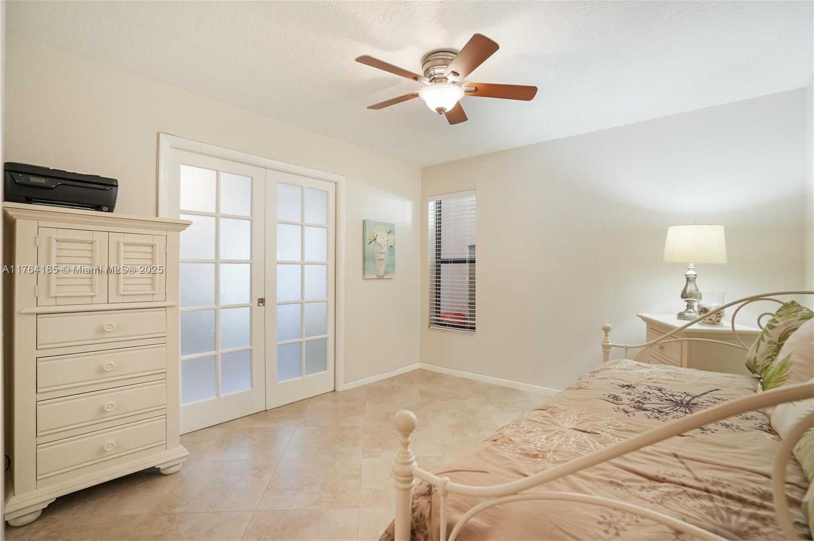 Small Image of 614 EXECUTIVE CENTER DR #102, West Palm Beach Number 21
