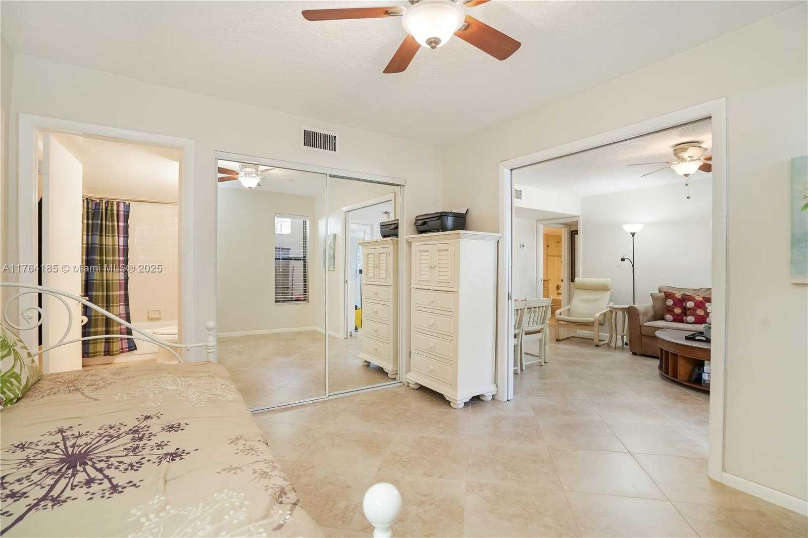 Small Image of 614 EXECUTIVE CENTER DR #102, West Palm Beach Number 22