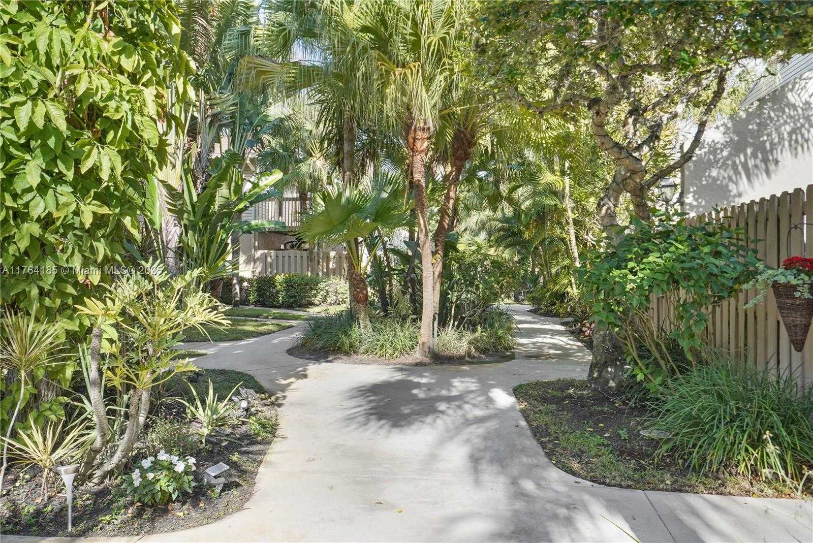 Small Image of 614 EXECUTIVE CENTER DR #102, West Palm Beach Number 27