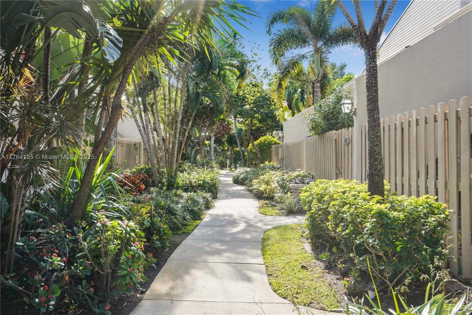 Small Image of 614 EXECUTIVE CENTER DR #102, West Palm Beach Number 28
