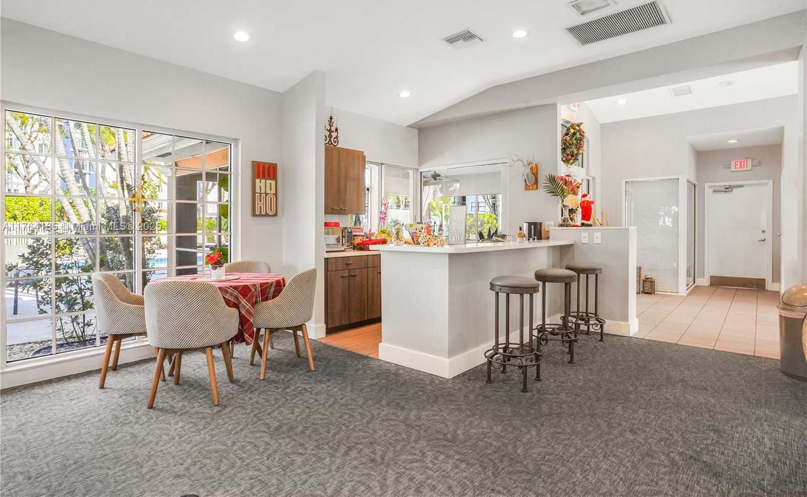 Small Image of 614 EXECUTIVE CENTER DR #102, West Palm Beach Number 32