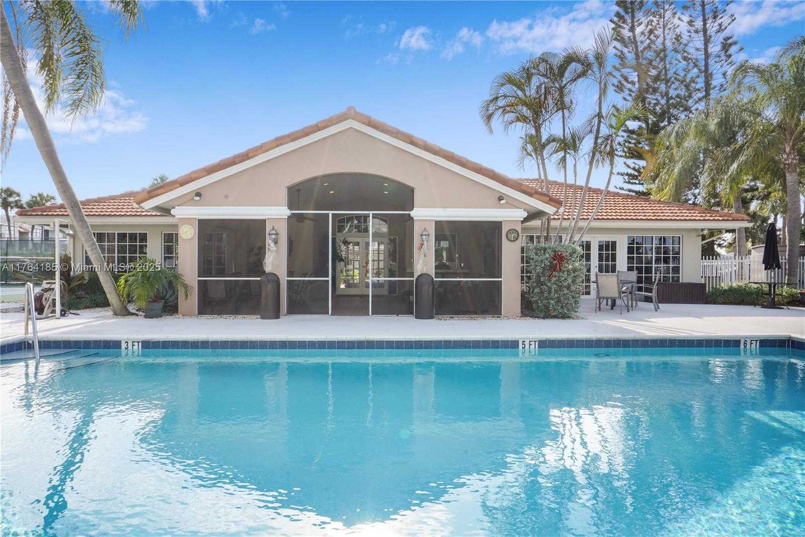 Small Image of 614 EXECUTIVE CENTER DR #102, West Palm Beach Number 34