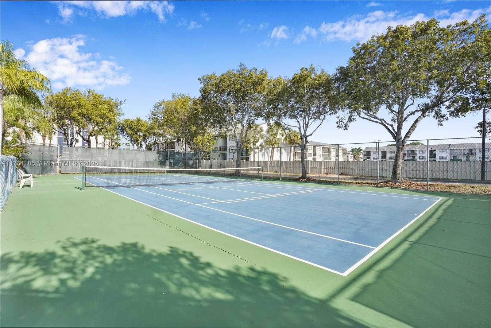 Small Image of 614 EXECUTIVE CENTER DR #102, West Palm Beach Number 36