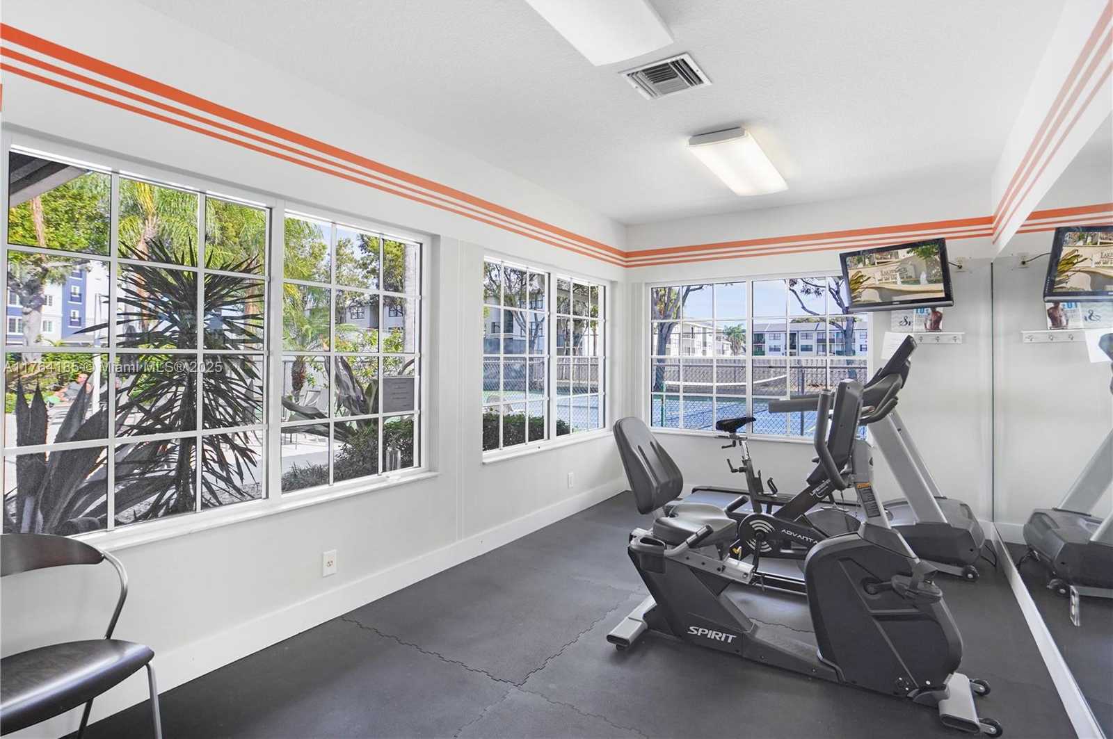 Small Image of 614 EXECUTIVE CENTER DR #102, West Palm Beach Number 37