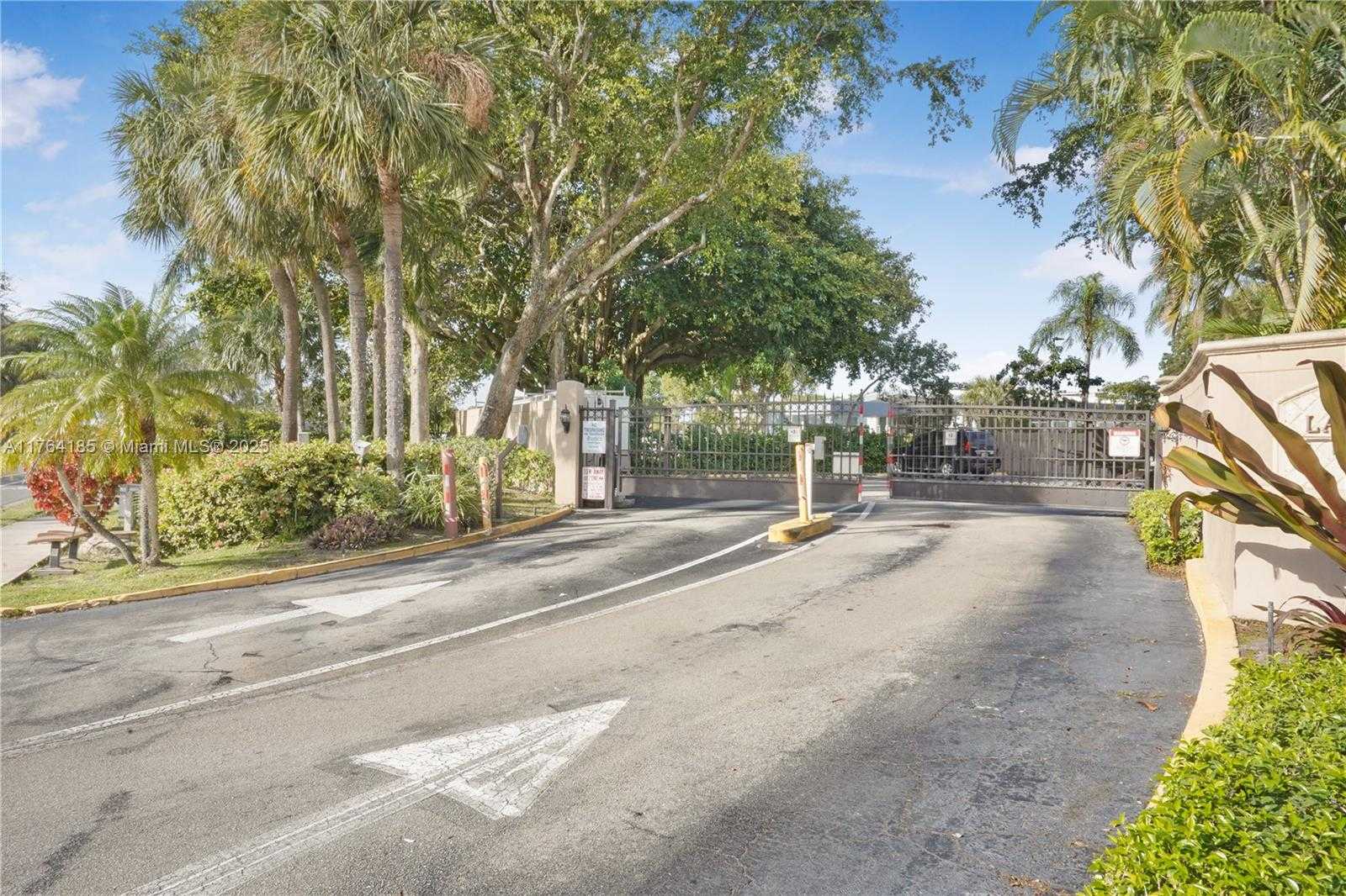 Small Image of 614 EXECUTIVE CENTER DR #102, West Palm Beach Number 42
