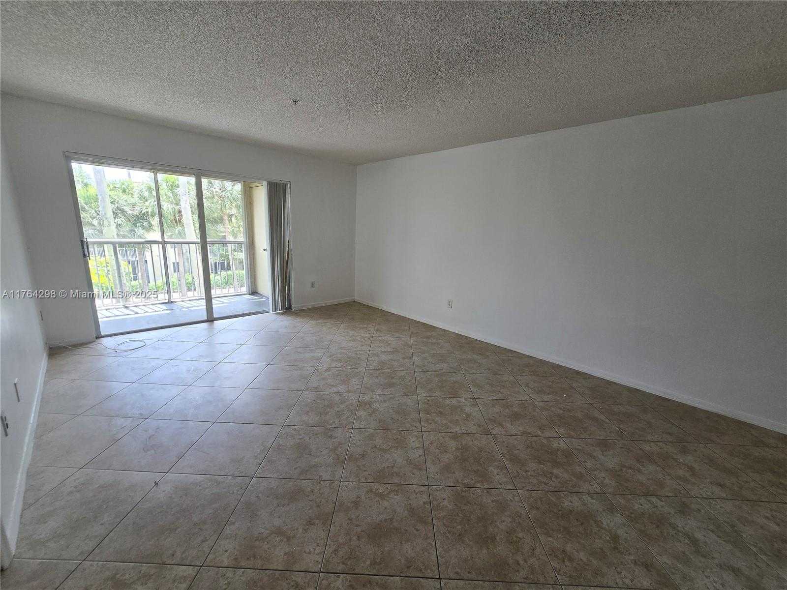 Small Image of 410 SOUTH PARK RD #1-302, Hollywood Number 4