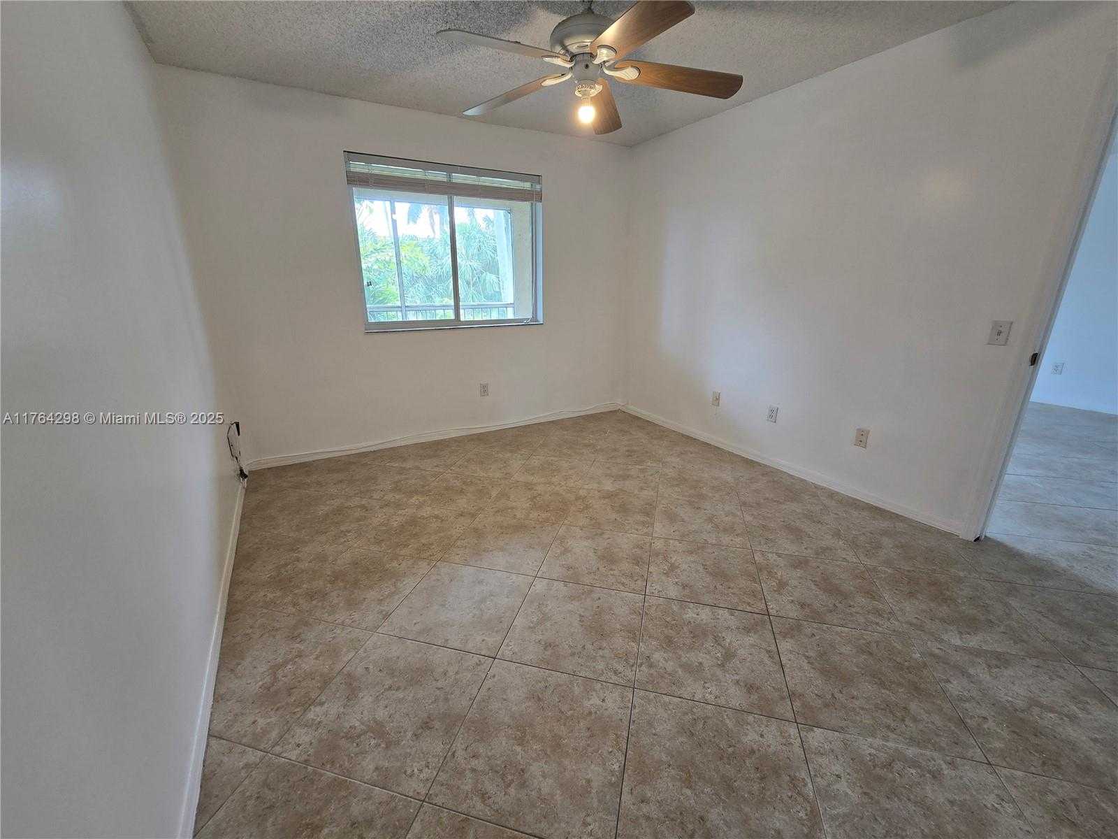 Small Image of 410 SOUTH PARK RD #1-302, Hollywood Number 5