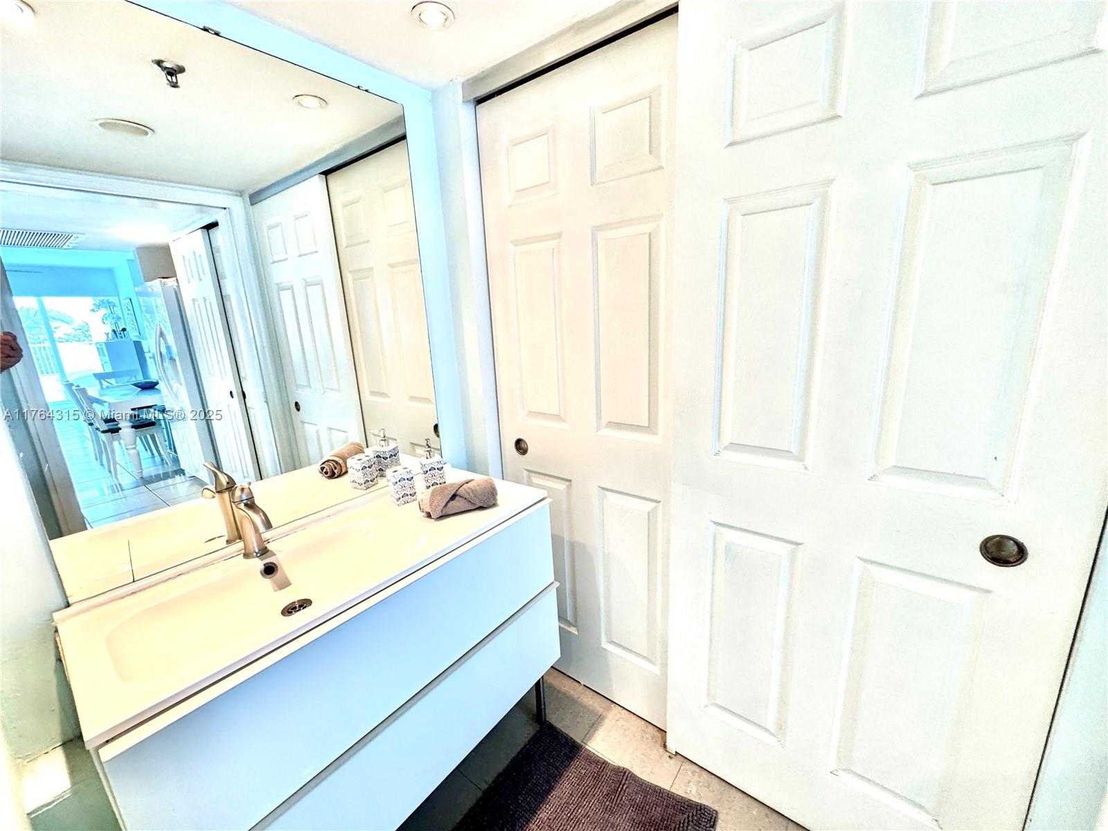 Small Image of 5445 COLLINS AVE #TH-11, Miami Beach Number 13
