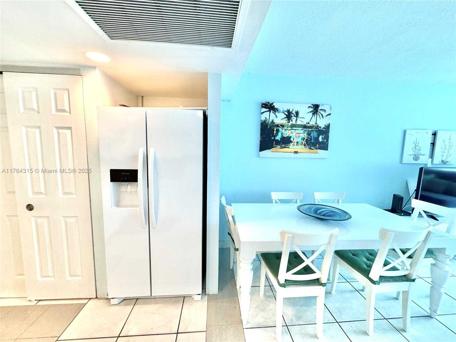 Small Image of 5445 COLLINS AVE #TH-11, Miami Beach Number 16