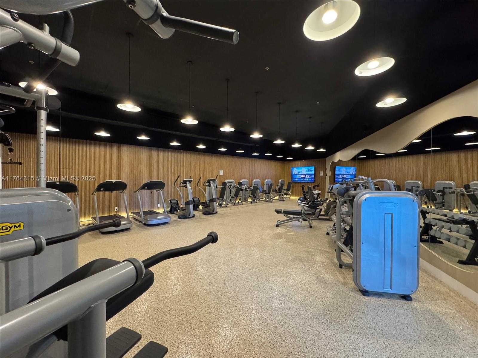 Small Image of 5445 COLLINS AVE #TH-11, Miami Beach Number 19
