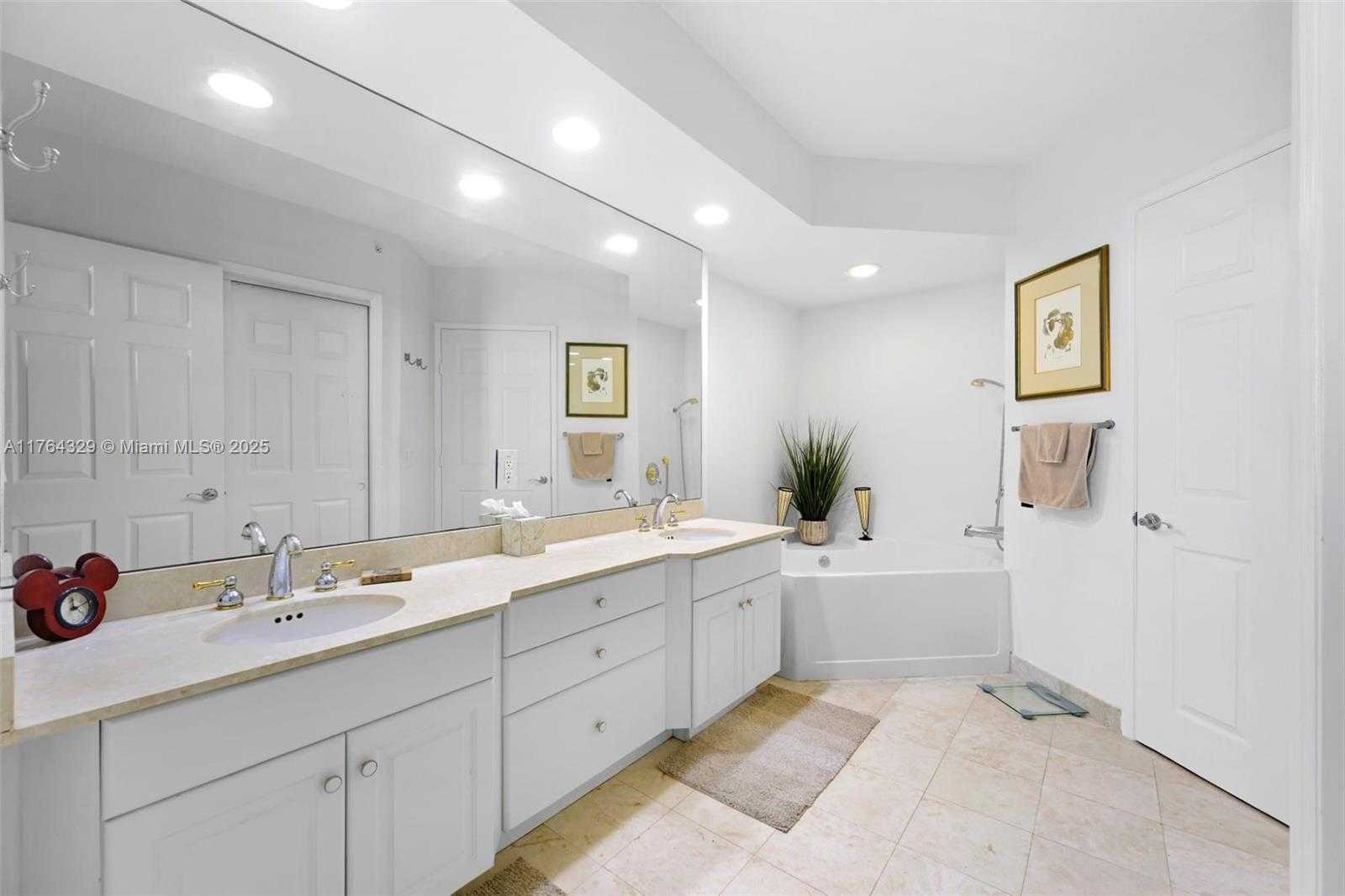 Small Image of 3370 HIDDEN BAY DR #507, Aventura Number 14