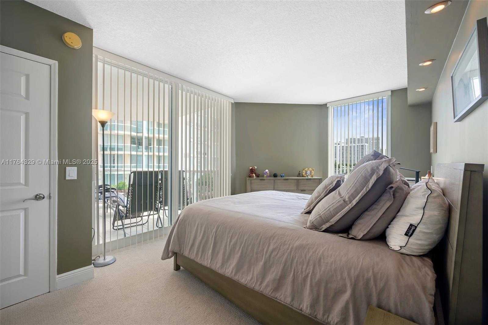 Small Image of 3370 HIDDEN BAY DR #507, Aventura Number 17