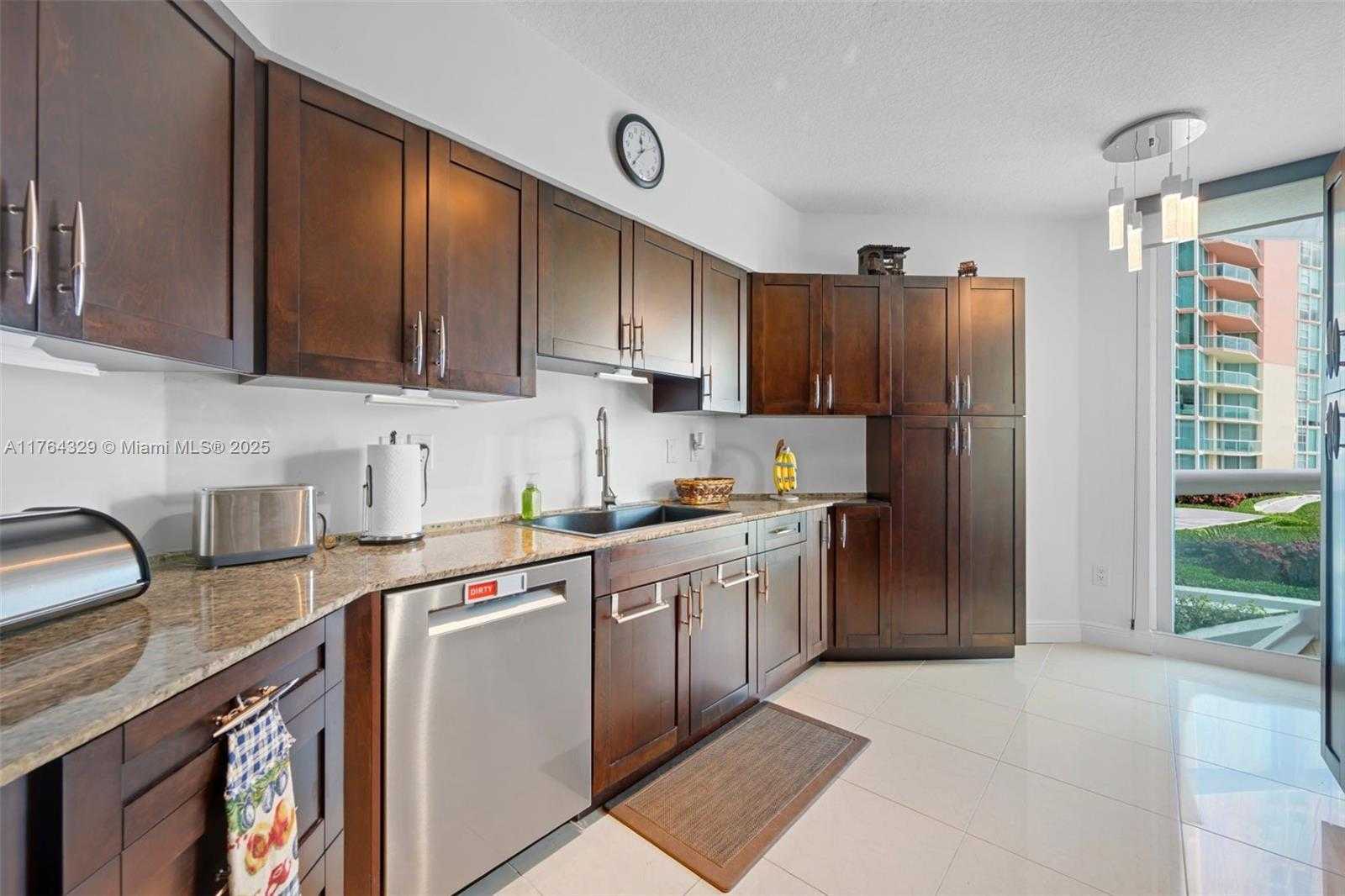 Small Image of 3370 HIDDEN BAY DR #507, Aventura Number 9