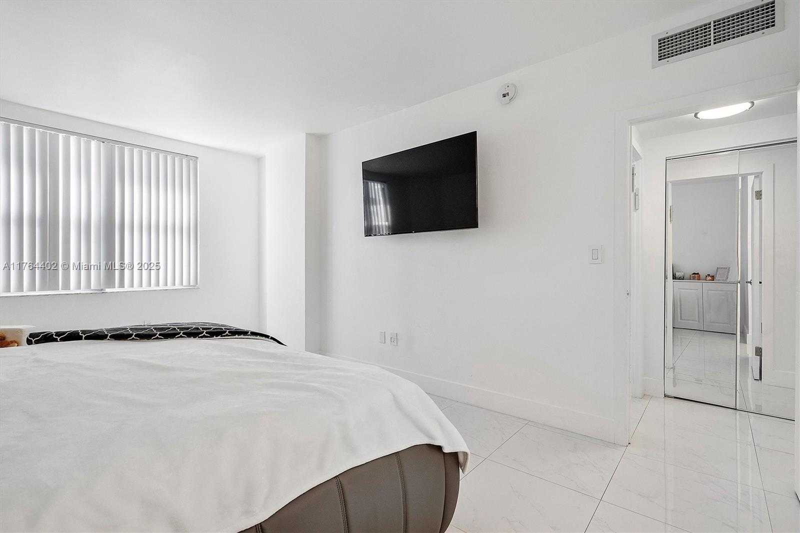 Small Image of 1980 SOUTH OCEAN DR #19G, Hallandale Beach Number 19