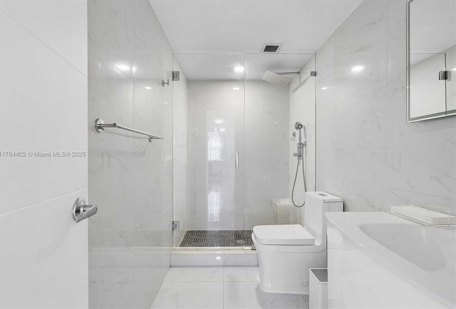 Small Image of 1980 SOUTH OCEAN DR #19G, Hallandale Beach Number 21