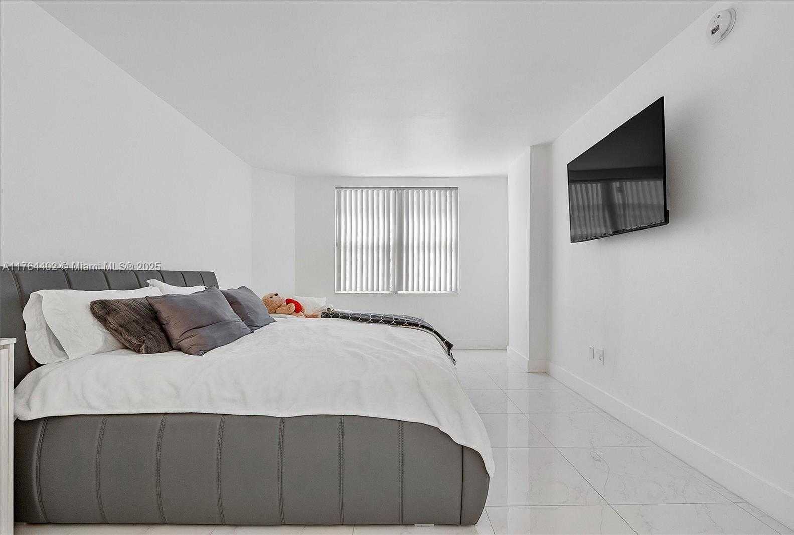 Small Image of 1980 SOUTH OCEAN DR #19G, Hallandale Beach Number 5