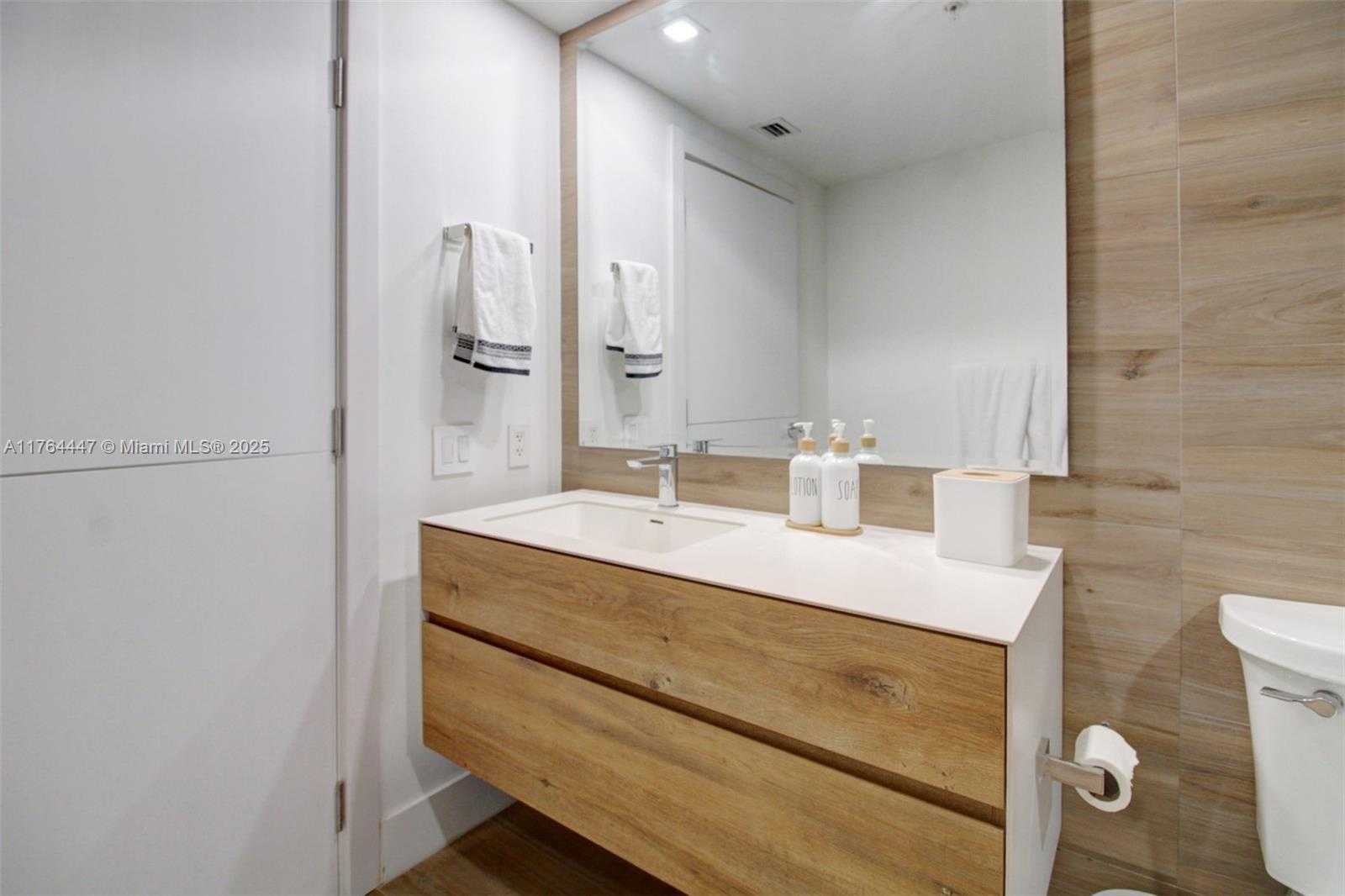 Small Image of 1750 NORTH BAYSHORE DR #4414, Miami Number 9