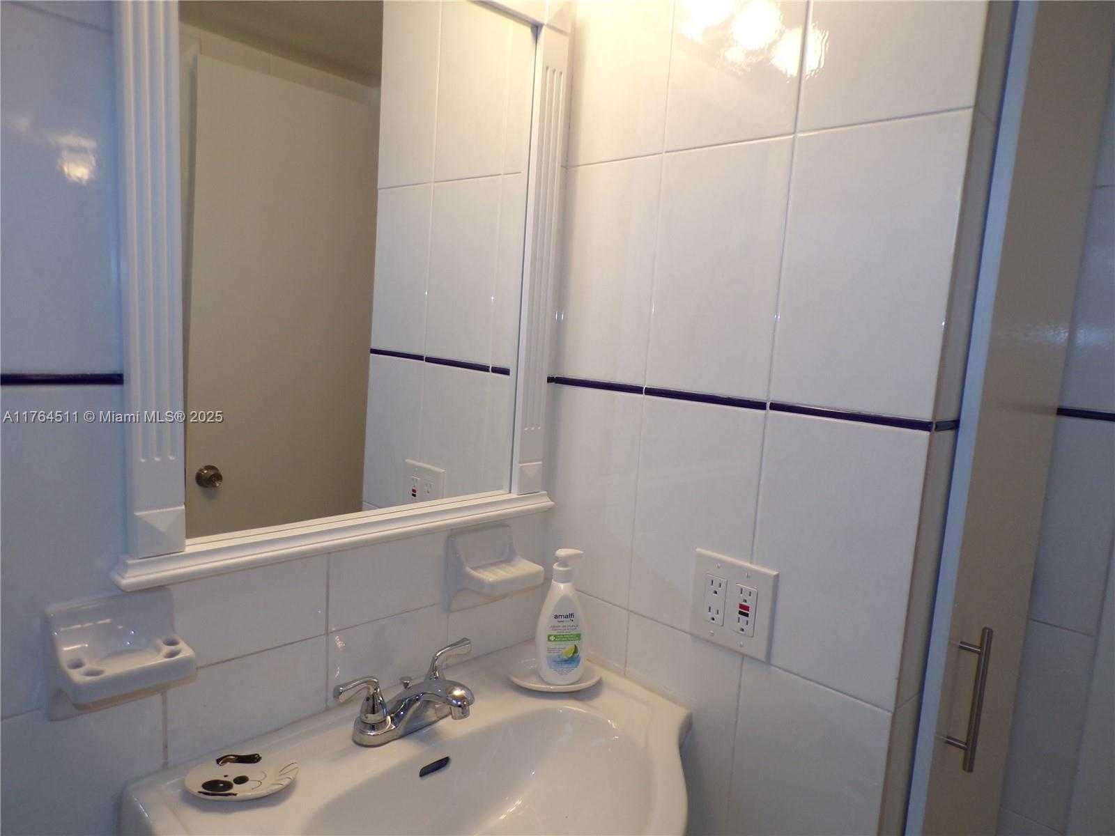 Small Image of 3020 MARCOS DR #S307, Aventura Number 35