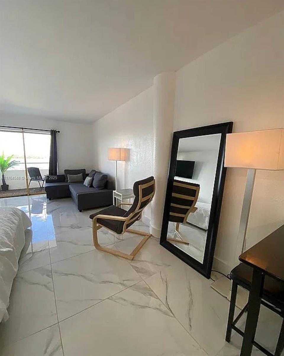 Small Image of 7904 WEST DR #512, North Bay Village Number 4