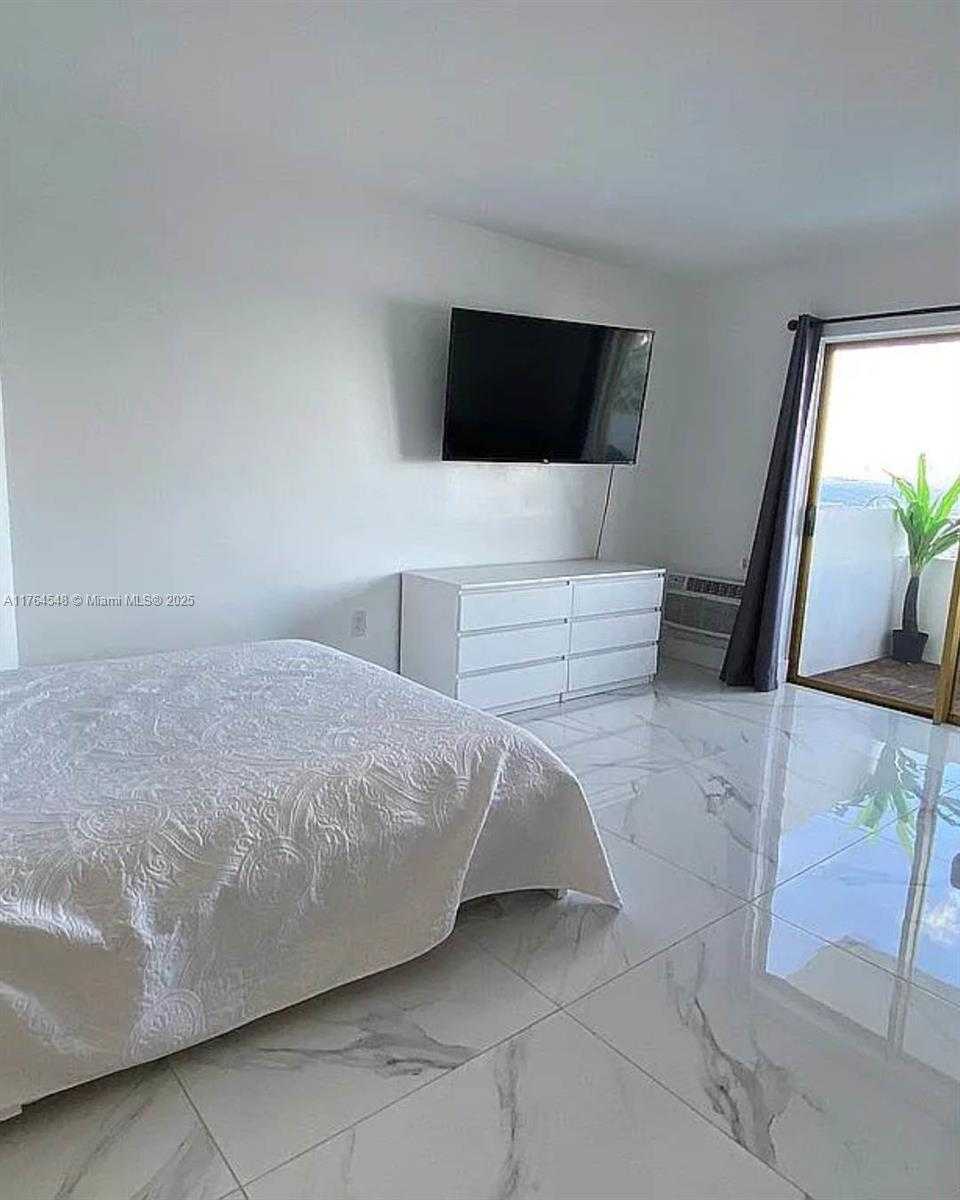 Small Image of 7904 WEST DR #512, North Bay Village Number 5